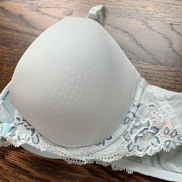 Set of two Victoria Secret Angels Lacey Bras - Picture 9 of 13